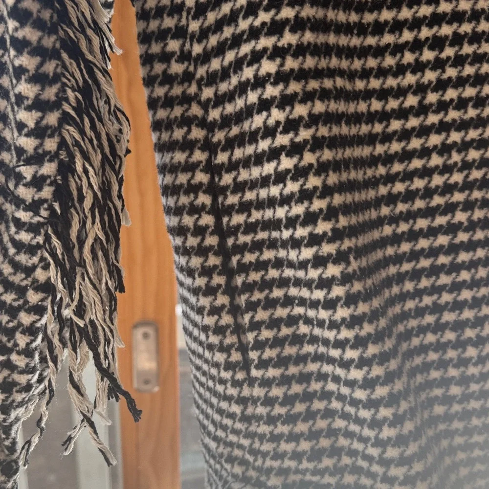 SO Black and White Houndstooth Shacket - Picture 4 of 11